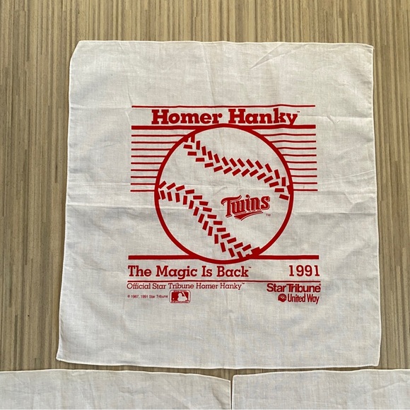 Set of 3 TWINS 1991 The Magic is Back Homer Hankies - Picture 5 of 5